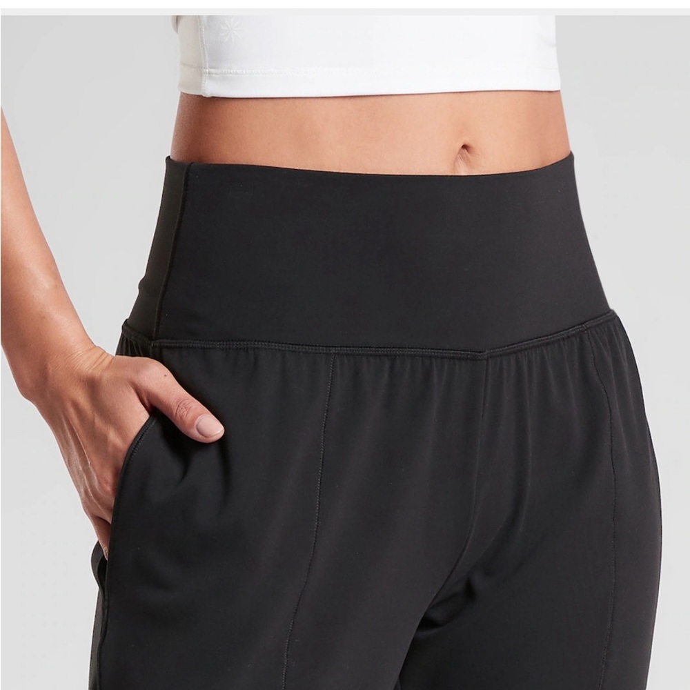 Athleta salutation jogger NWT, black, size L